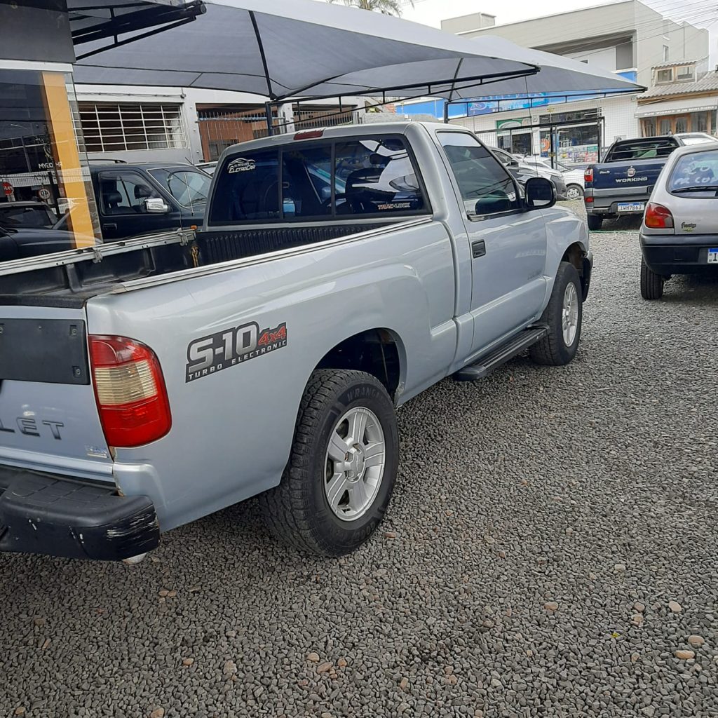 Chevrolet  S10 colina