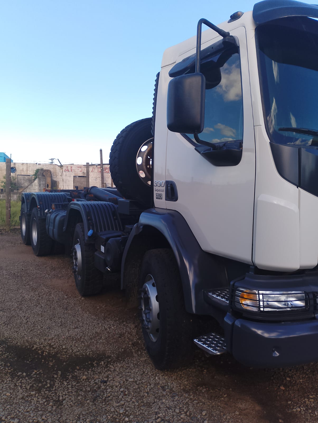 Volvo VM 330 Roll-on Roll-of