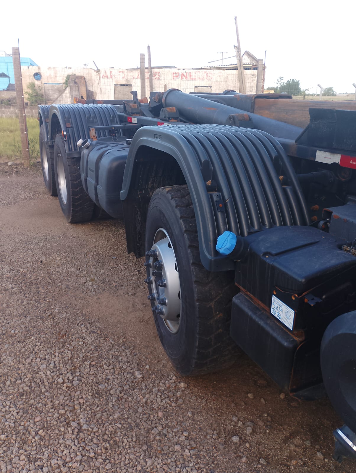 Volvo VM 330 Roll-on Roll-of