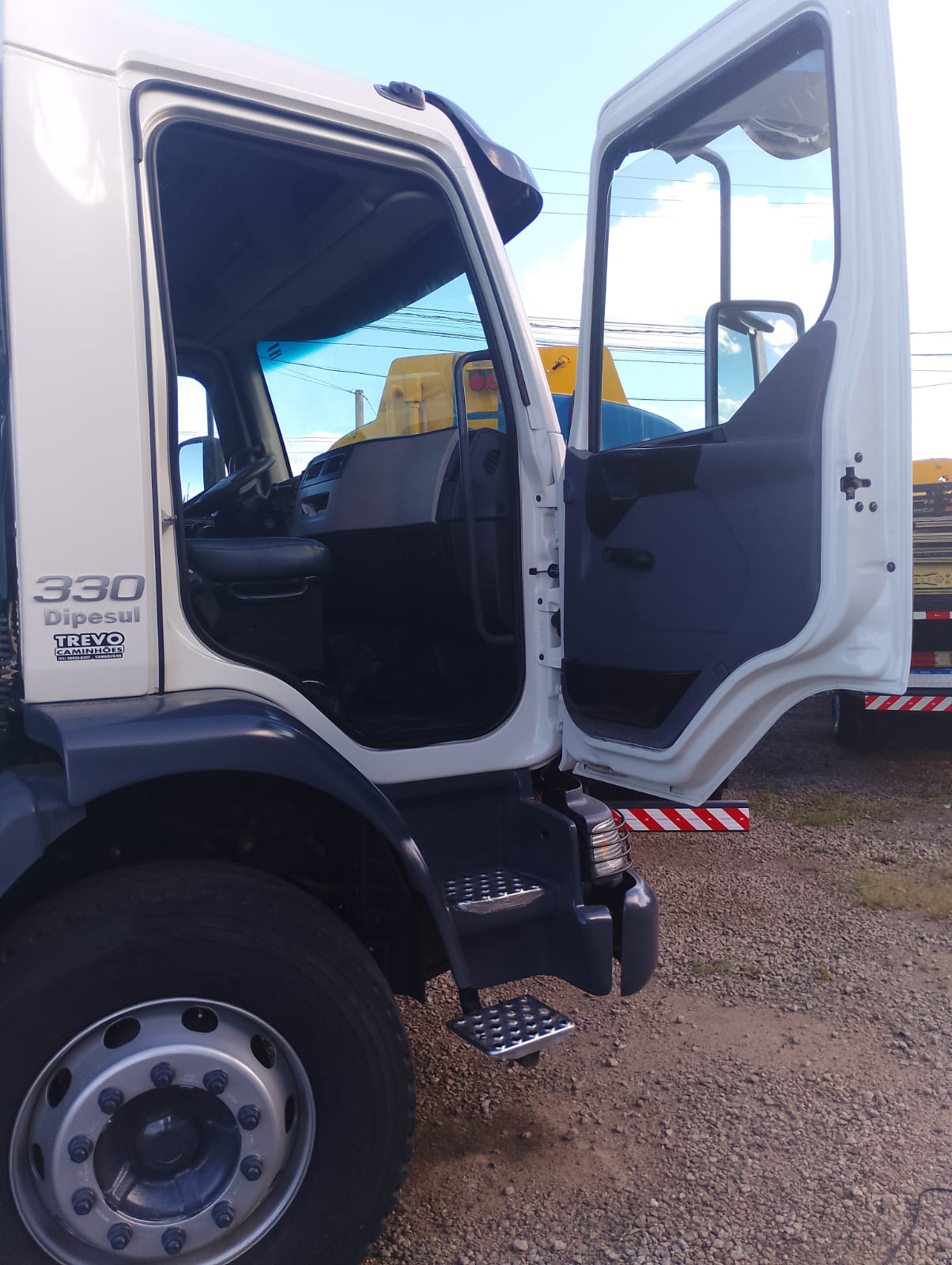 Volvo VM 330 Roll-on Roll-of