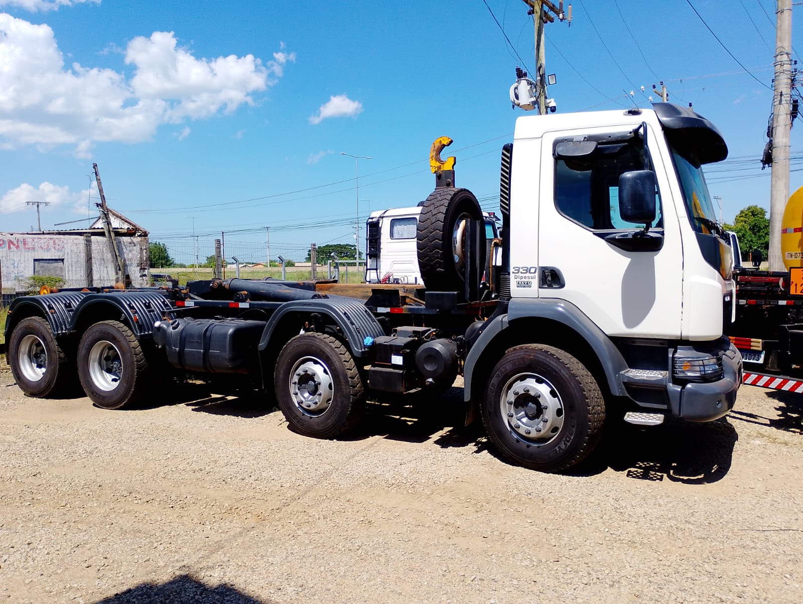 Volvo VM 330 Roll-on Roll-of