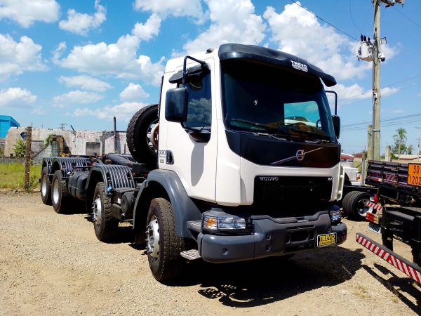 Volvo VM 330 Roll-on Roll-of