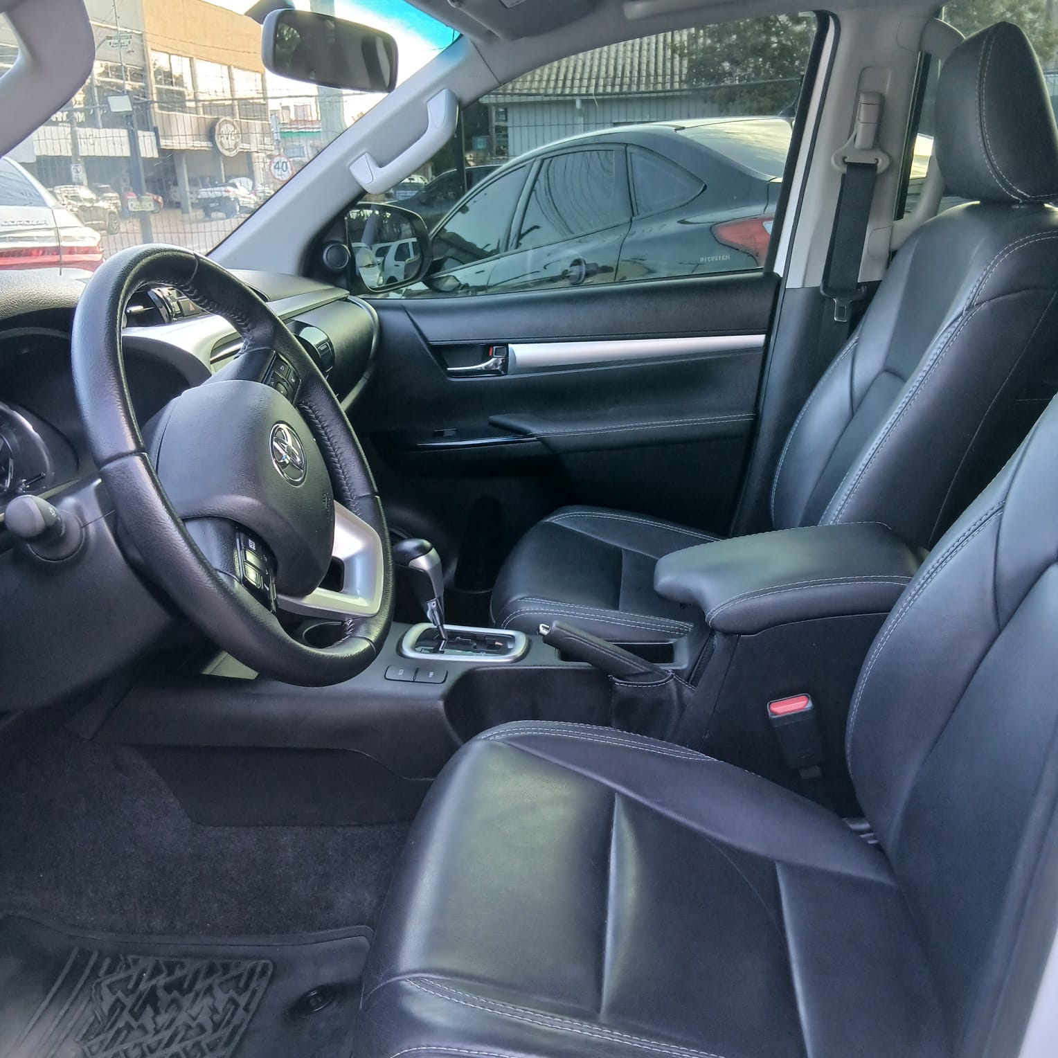 Toyota Hilux SR