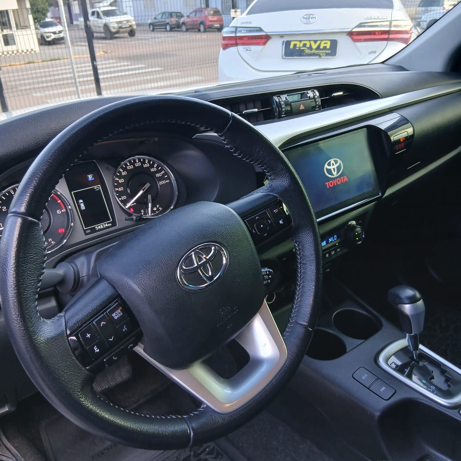Toyota Hilux SR